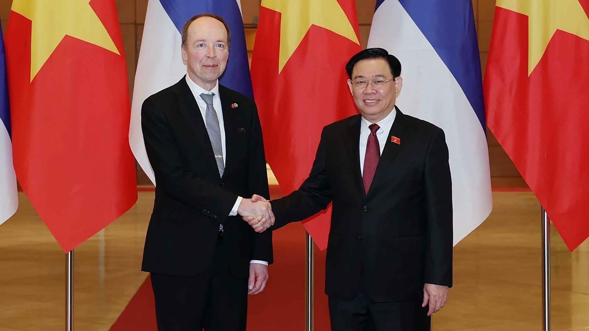 Chủ tịch Quốc hội Vương Đình Huệ và Chủ tịch Quốc hội Cộng hòa Phần Lan Jussi Halla-aho. (Nguồn: TTXVN)