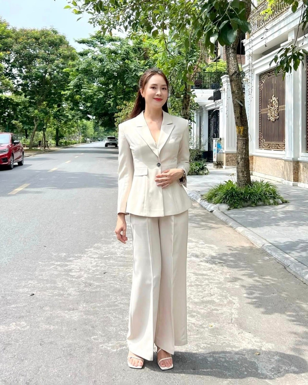 Diễn viên Hồng Diễm và phong cách thời trang công sở trên phim truyền hình