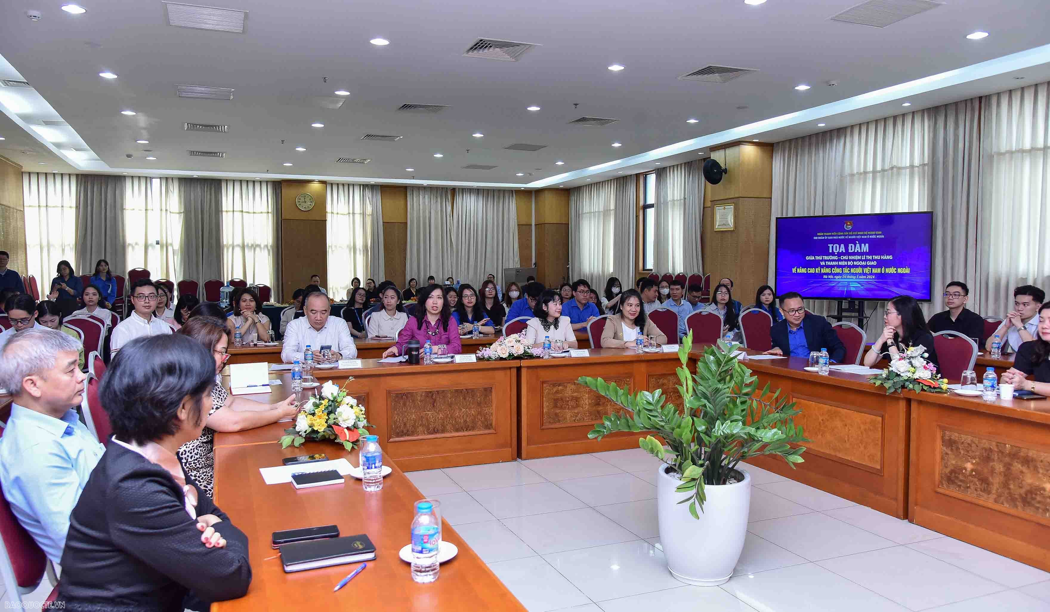 Nâng cao kỹ năng công tác người Việt Nam ở nước ngoài cho thanh niên Ngoại giao