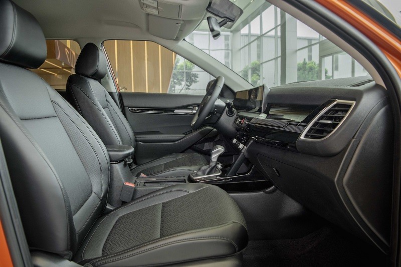 Cả hai màn hình này nằm trên một mặt phẳng và hơi cong, không còn thiếu kết nối như đời cũ. Cả hai màn hình này nằm trên một mặt phẳng và hơi cong, không còn thiếu kết nối như đời cũ.