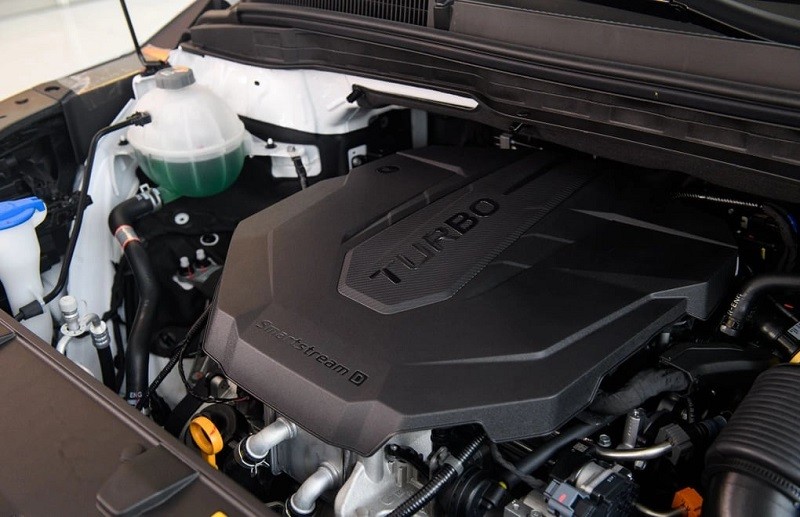 Động cơ dầu làm nên điểm độc đáo của Kia Carnival so với phần còn lại của phân khúc