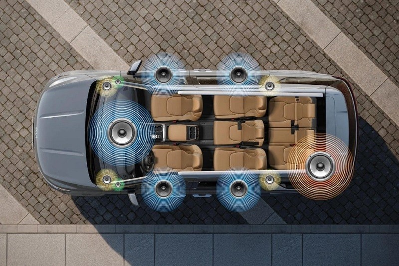 Hệ thống 12 loa Bose trên phiên bản Signature bị thay bằng 6 loa thường