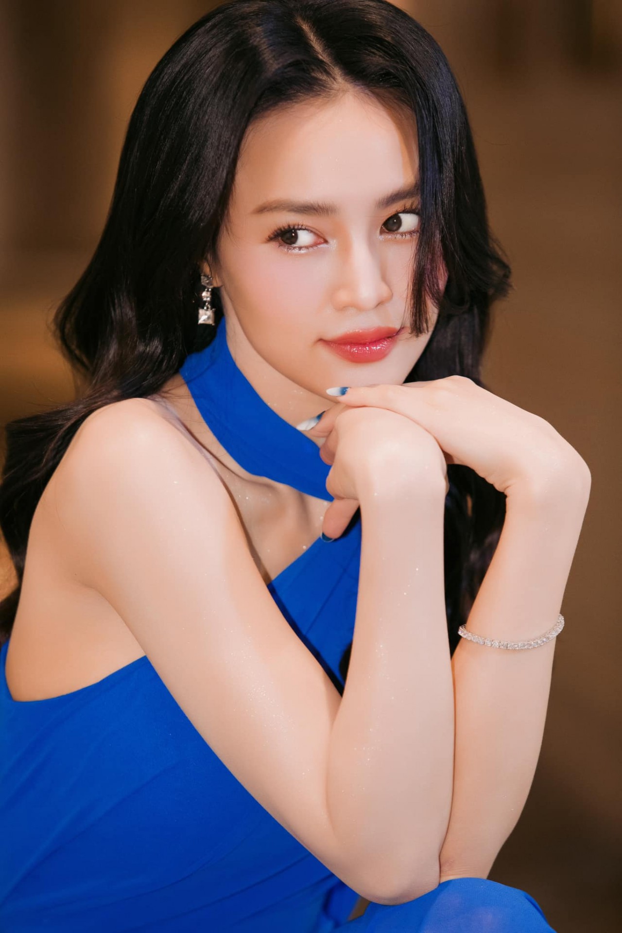 Lý Nhã Kỳ khoe dáng bốc lửa