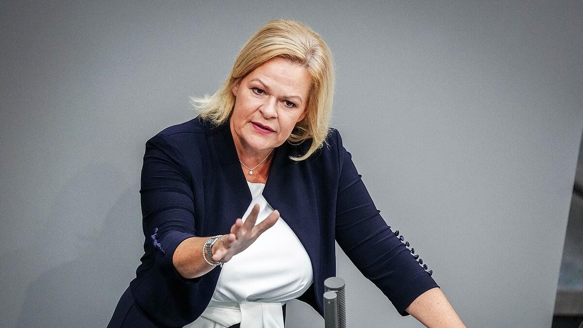 Bộ trưởng Nội vụ Đức Nancy Faeser tăng cường an ninh trong bối cảnh Berlin đăng cai Giải Vô địch bóng đá châu Âu 2024 (Nguồn: obermain.de) Bộ trưởng Nội vụ Đức Nancy Faeser tăng cường an ninh trong bối cảnh Berlin đăng cai Giải Vô địch bóng đá châu Âu 2024 (Nguồn: obermain.de)