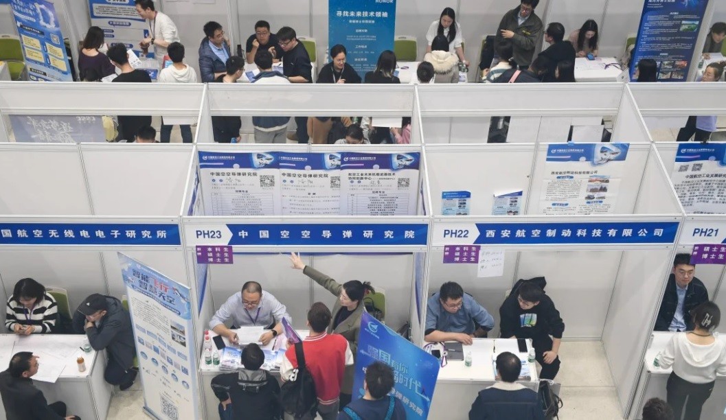 Thanh niên Trung Quốc 'vỡ mộng' trước sự khốc liệt của thị trường việc làm