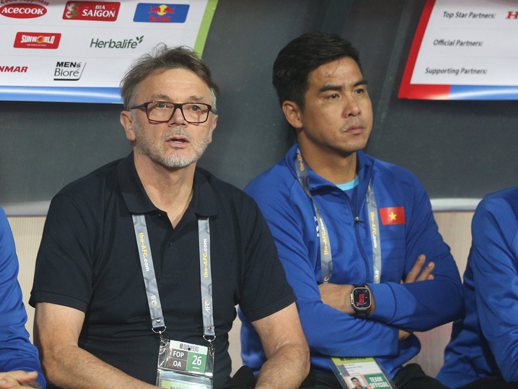 vff ho tro hlv philippe troussier 3 thang luong sau khi hai ben cham dut hop dong