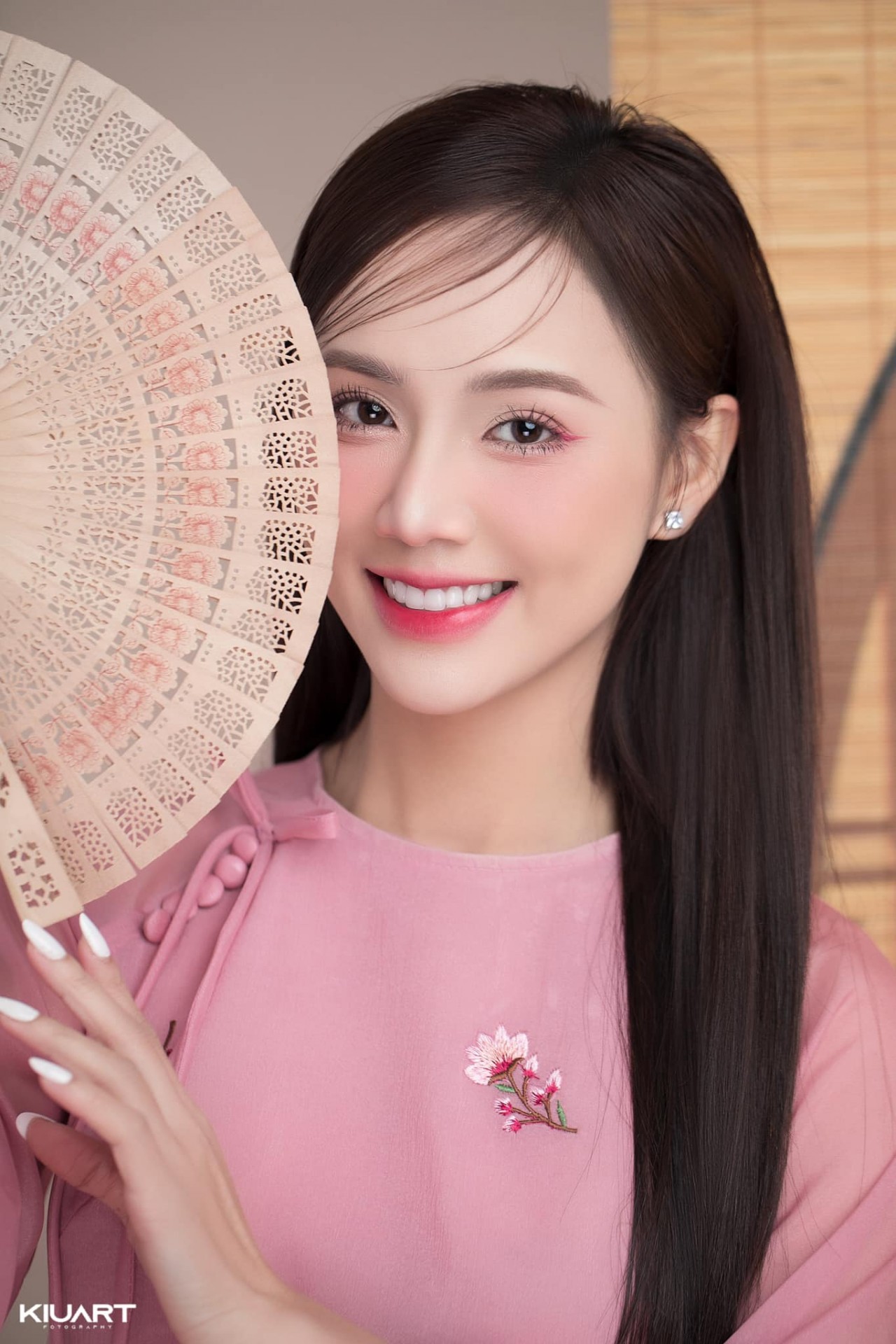 Diễn viên Minh Thu phim Lỡ hẹn với ngày xanh