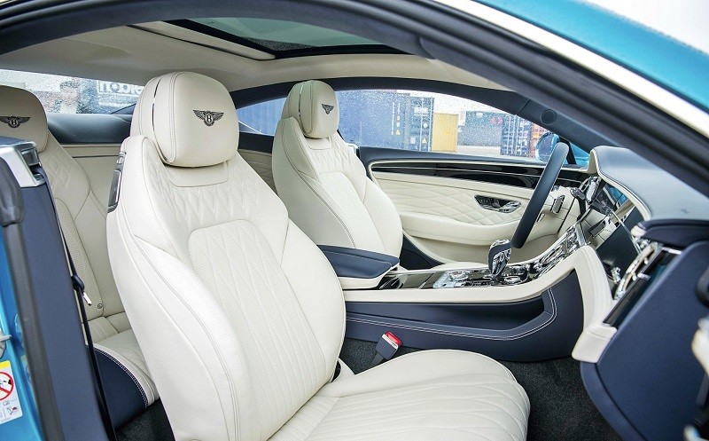 Cận cảnh Bentley Continental GT Azure V8 vừa về Việt Nam, giá 22 tỷ đồng Cận cảnh Bentley Continental GT Azure V8 vừa về Việt Nam, giá 22 tỷ đồng