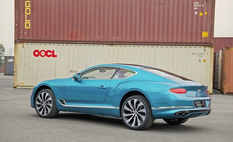 Cận cảnh Bentley Continental GT Azure V8 vừa về Việt Nam, giá 22 tỷ đồng Cận cảnh Bentley Continental GT Azure V8 vừa về Việt Nam, giá 22 tỷ đồng