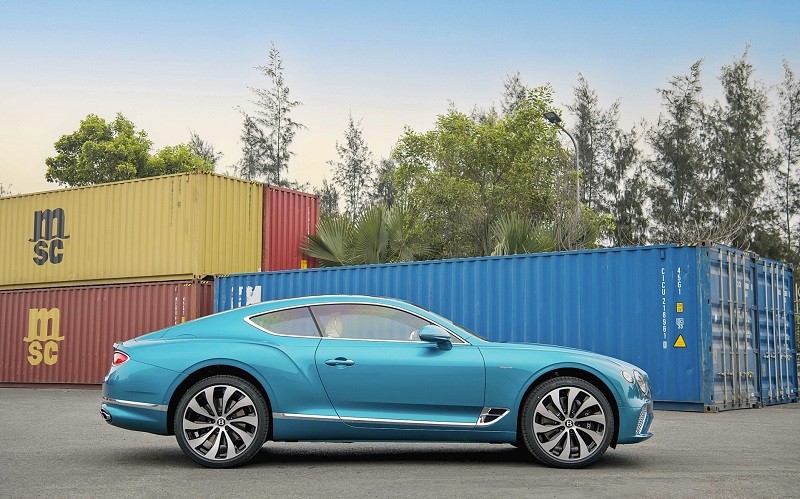 Cận cảnh Bentley Continental GT Azure V8 vừa về Việt Nam, giá 22 tỷ đồng Cận cảnh Bentley Continental GT Azure V8 vừa về Việt Nam, giá 22 tỷ đồng