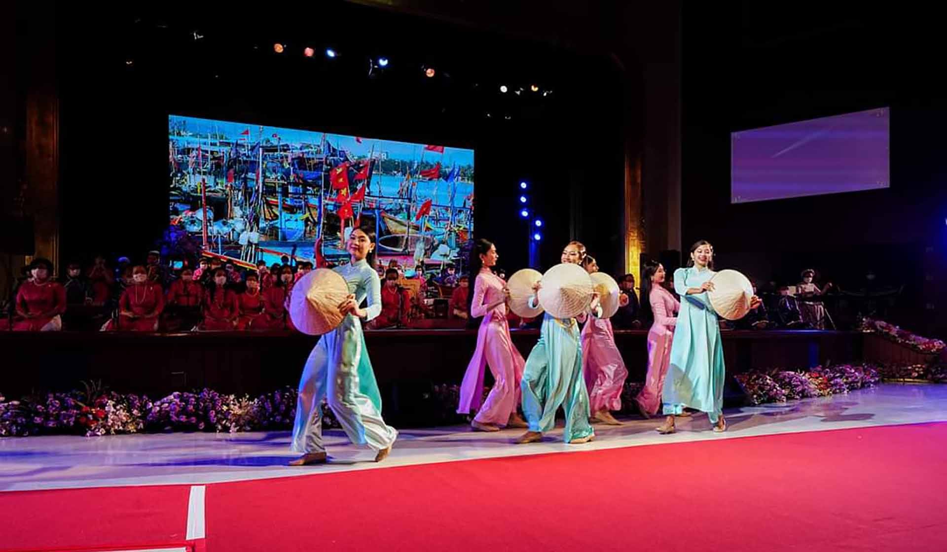 Công chúa Thái Lan sáng tác và trình diễn tác phẩm âm nhạc về Việt Nam Công chúa Thái Lan sáng tác và trình diễn tác phẩm âm nhạc về Việt Nam