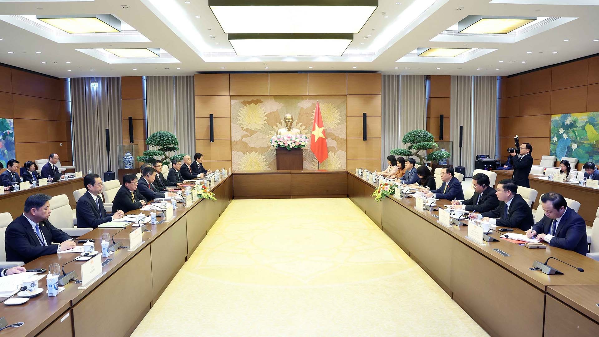 Việt Nam luôn coi trọng và ủng hộ các doanh nghiệp Nhật Bản đến đầu tư, kinh doanh