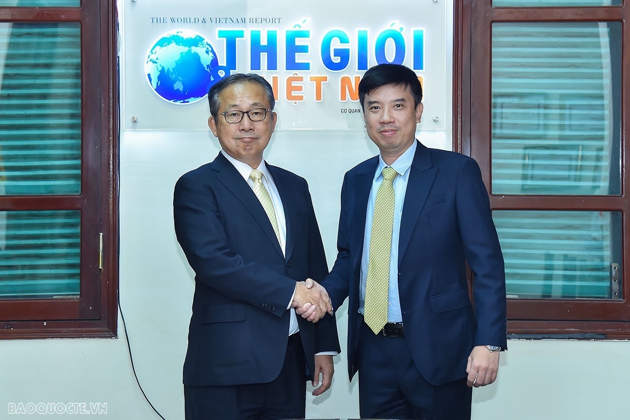 Đại sứ Nhật Bản tại Việt Nam tặng bằng khen cho Báo Thế giới & Việt Nam