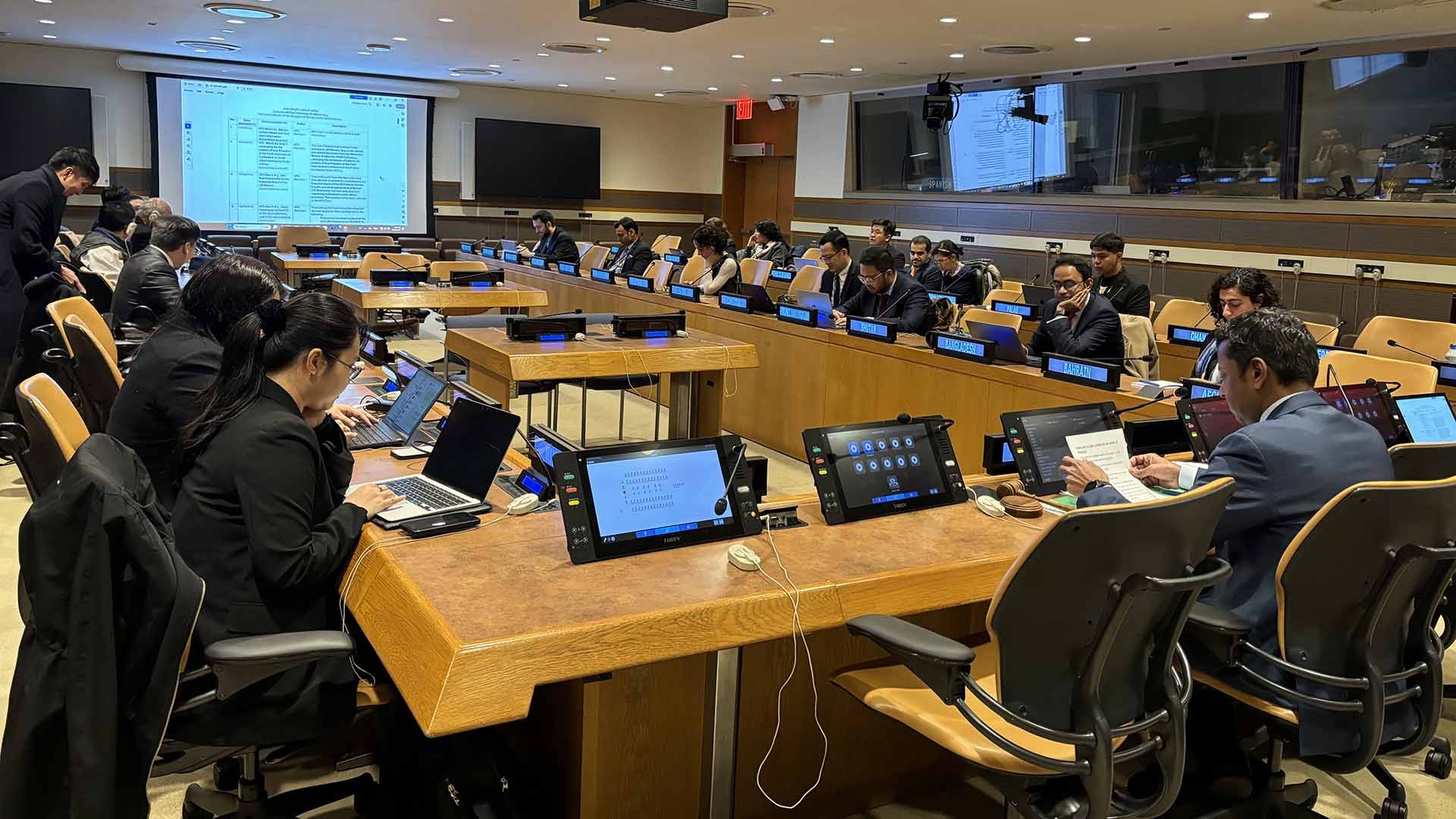 Toàn cảnh cuộc họp.