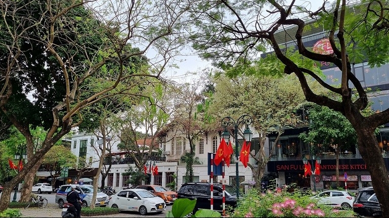 du bao thoi tiet 10 ngay toi 30384 nang nong o mot so khu vuc tren ca nuoc bac bo mua rao toi va dem nam bo co noi nang nong gay gat