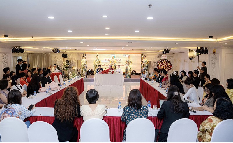 Không gian diễn ra sự kiện họp báo giới thiệu BST “Về với cội nguồn” của NTK Thoa Trần tại Hà Nội.