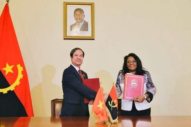 Angola chào đón và cam kết tạo mọi điều kiện thuận lợi cho các nhà đầu tư Việt Nam Angola chào đón và cam kết tạo mọi điều kiện thuận lợi cho các nhà đầu tư Việt Nam