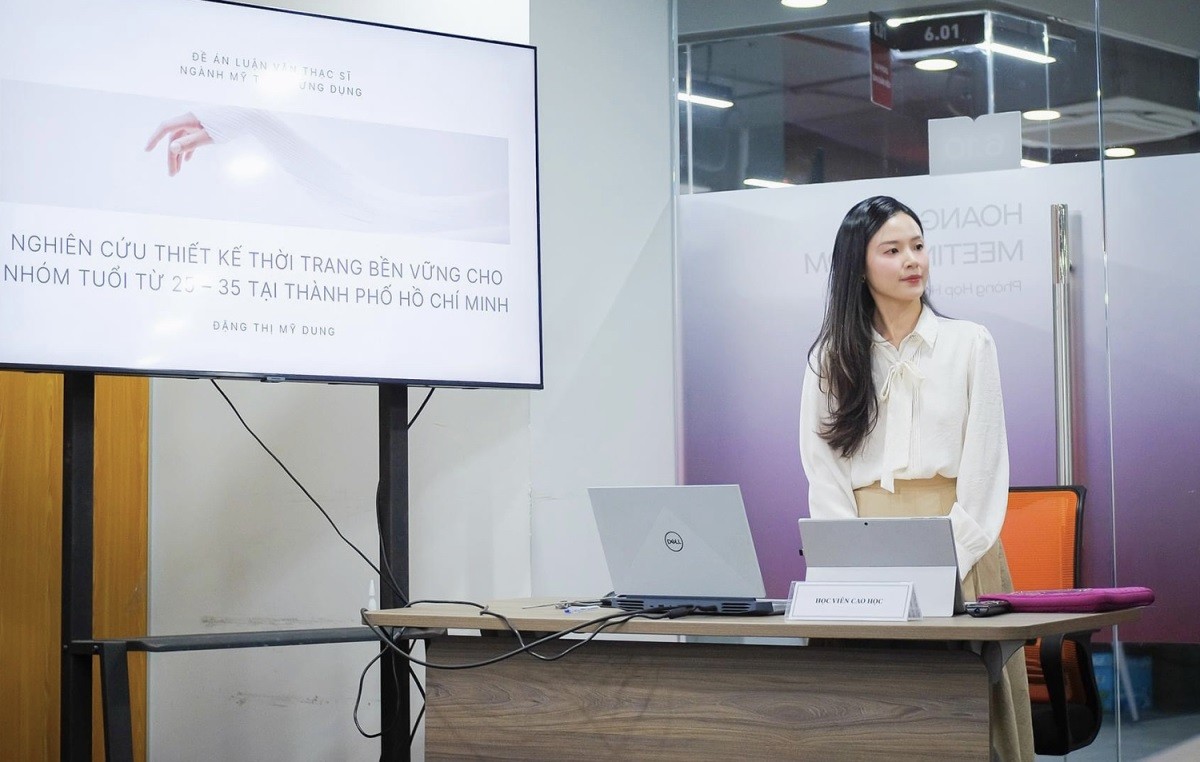 Bảo vệ đề án tốt nghiệp Thạc sĩ, Midu diện trang phục công sở thanh lịch