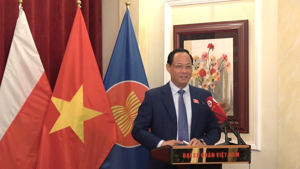 Phó Chủ tịch Quốc hội Trần Quang Phương thăm và làm việc tại Ba Lan Phó Chủ tịch Quốc hội Trần Quang Phương thăm và làm việc tại Ba Lan