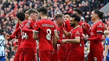 Ngoại hạng Anh: Manchester City và Arsenal hòa không bàn thắng; Liverpool vươn lên đầu bảng xếp hạng
