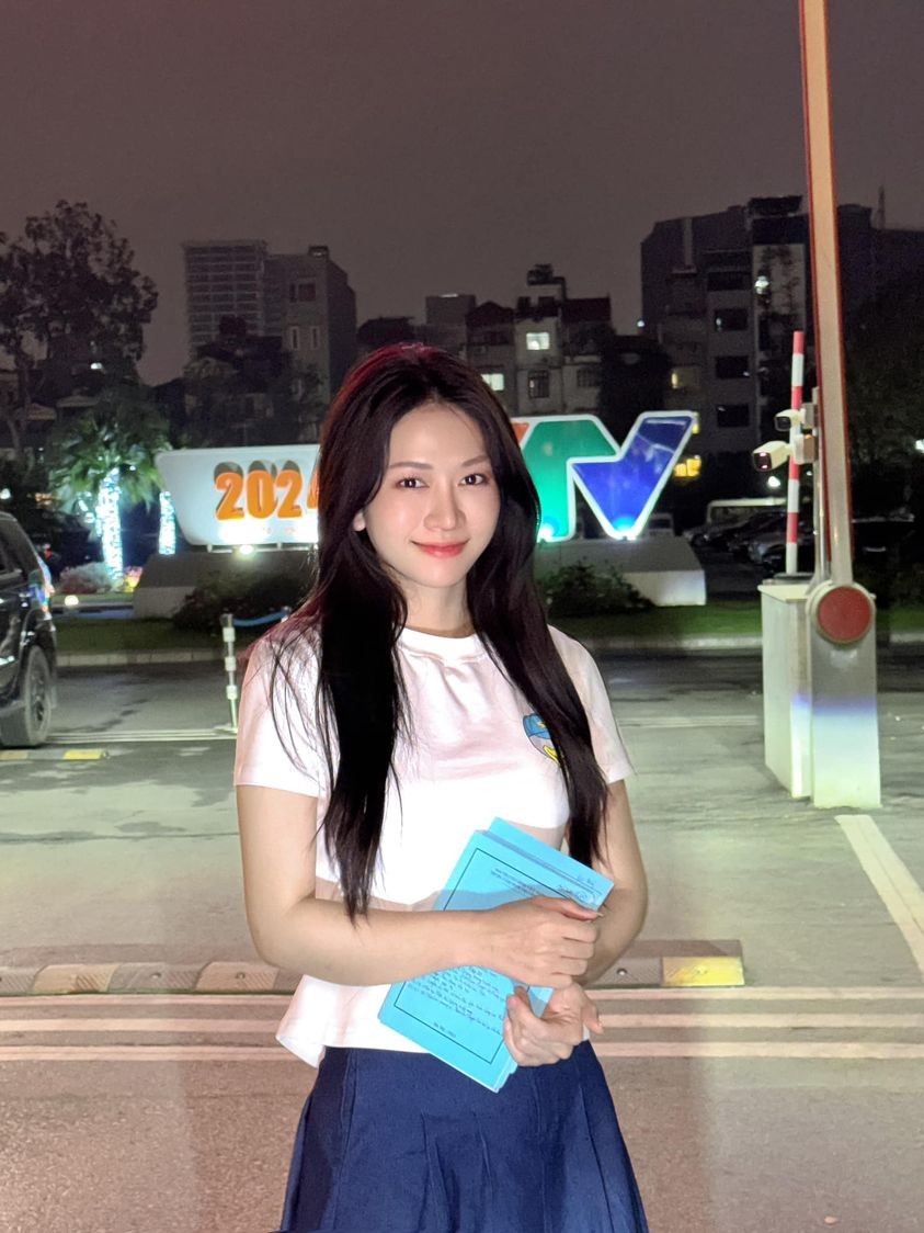 Thổn thức trước nhan sắc đời thường của Lê Bống phim 'Lỡ hẹn với ngày xanh' Thổn thức trước nhan sắc đời thường của Lê Bống phim 'Lỡ hẹn với ngày xanh'