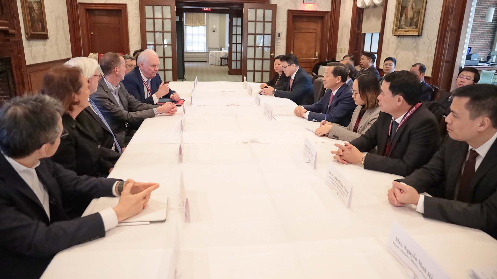 Phó Thủ tướng Lê Minh Khái tham dự Chương trình Lãnh đạo cao cấp 2024 tại Đại học Harvard, Hoa Kỳ Phó Thủ tướng Lê Minh Khái tham dự Chương trình Lãnh đạo cao cấp 2024 tại Đại học Harvard, Hoa Kỳ