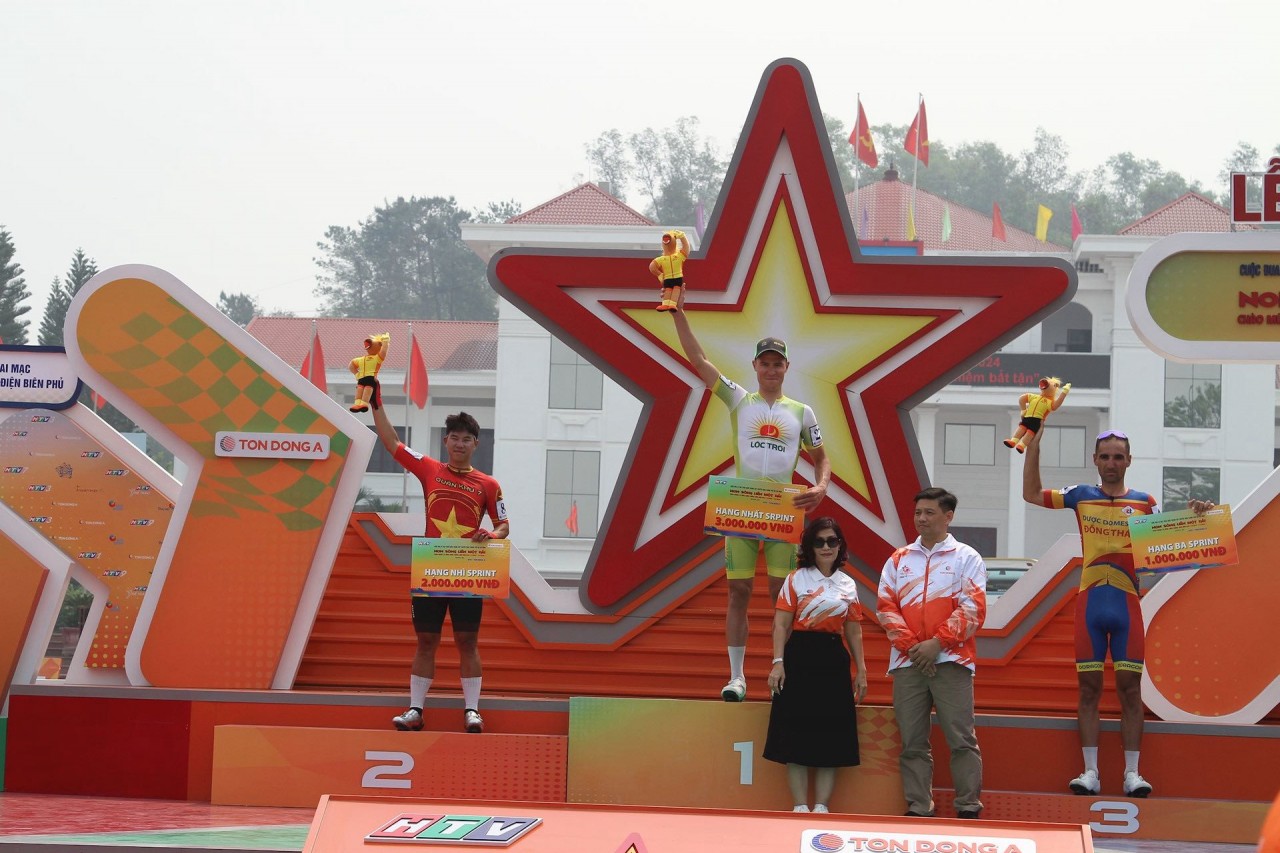 Điện Biên: Hơn 100 tay đua xe đạp khởi đầu chặng tranh tài tại Giải đua xe đạp Cúp Truyền hình 2024