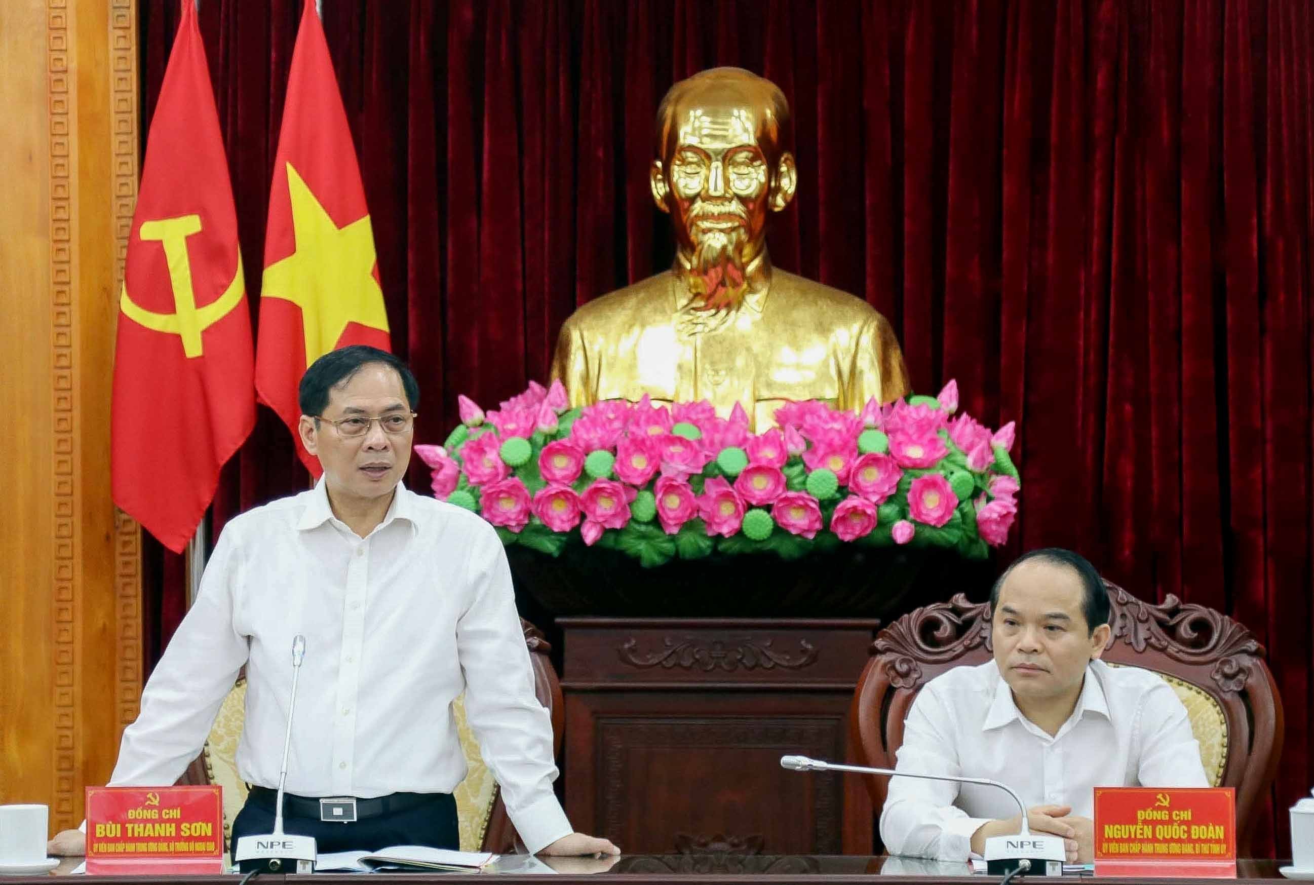 Lạng Sơn cần tiếp tục làm sâu sắc quan hệ hợp tác với địa phương các nước, nhất là Trung Quốc Lạng Sơn cần tiếp tục làm sâu sắc quan hệ hợp tác với địa phương các nước, nhất là Trung Quốc