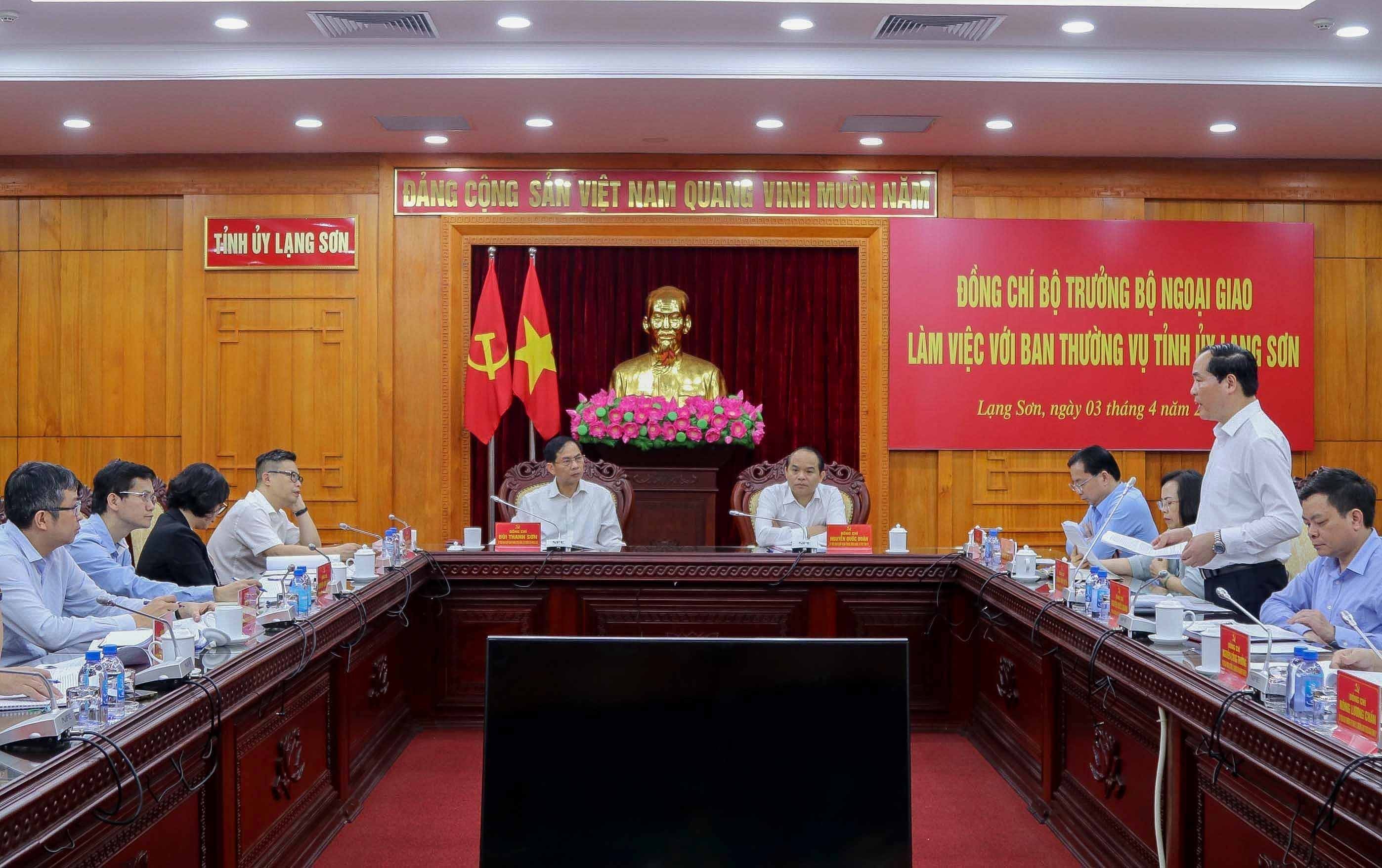 Lạng Sơn cần tiếp tục làm sâu sắc quan hệ hợp tác với địa phương các nước, nhất là Trung Quốc Lạng Sơn cần tiếp tục làm sâu sắc quan hệ hợp tác với địa phương các nước, nhất là Trung Quốc