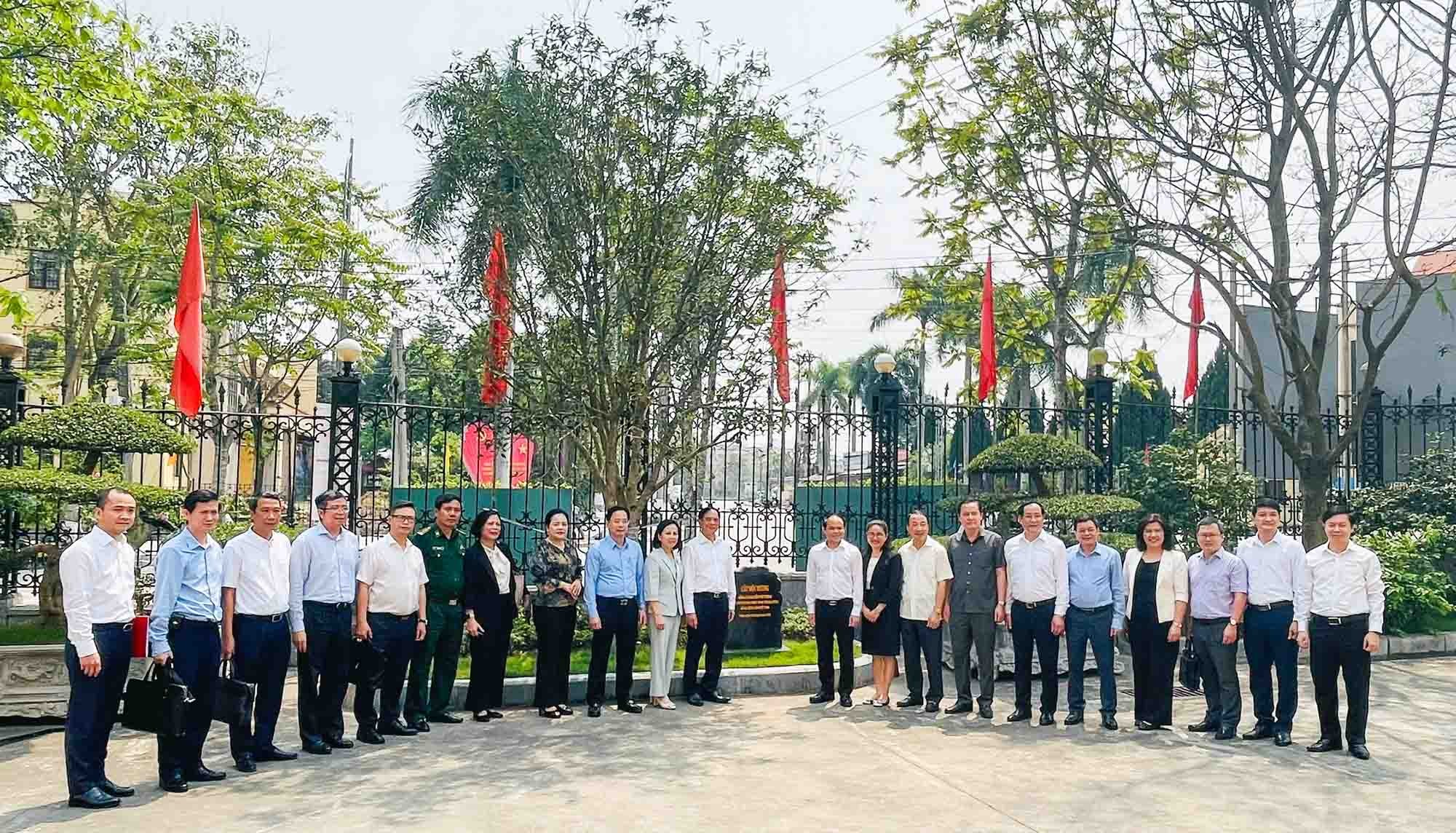 Lạng Sơn cần tiếp tục làm sâu sắc quan hệ hợp tác với địa phương các nước, nhất là Trung Quốc Lạng Sơn cần tiếp tục làm sâu sắc quan hệ hợp tác với địa phương các nước, nhất là Trung Quốc