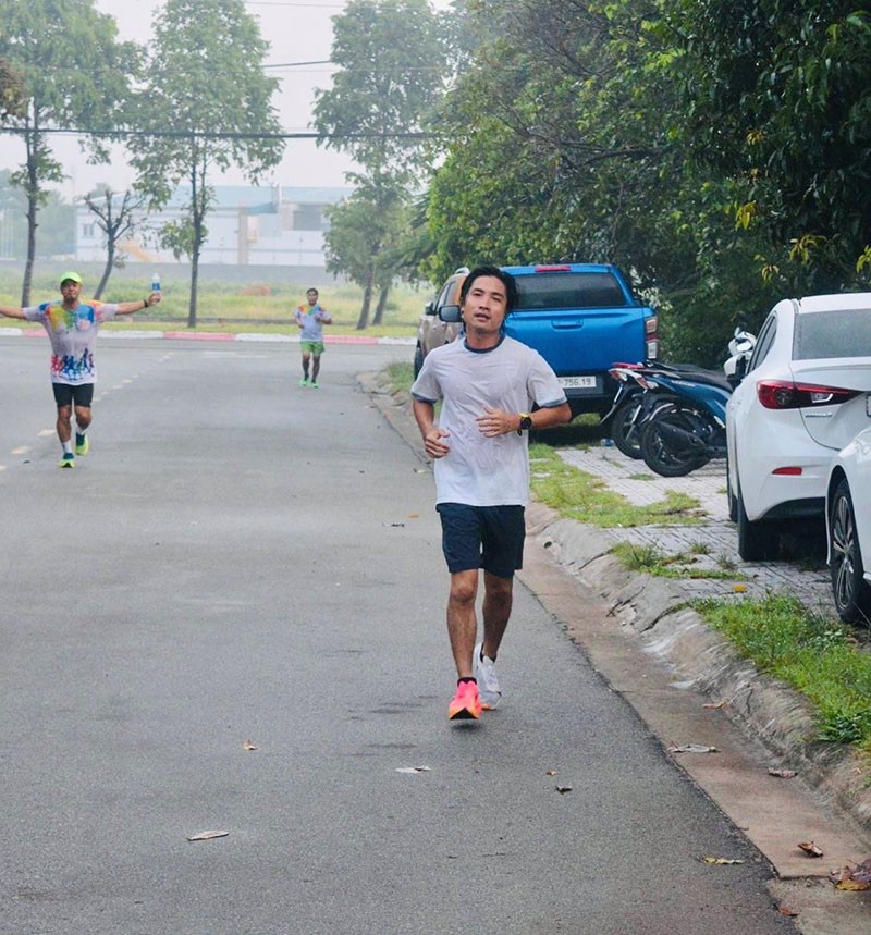 Anh luôn nỗ lực hết mình với tinh thần học hỏi và cập nhật kiến thức liên tục.