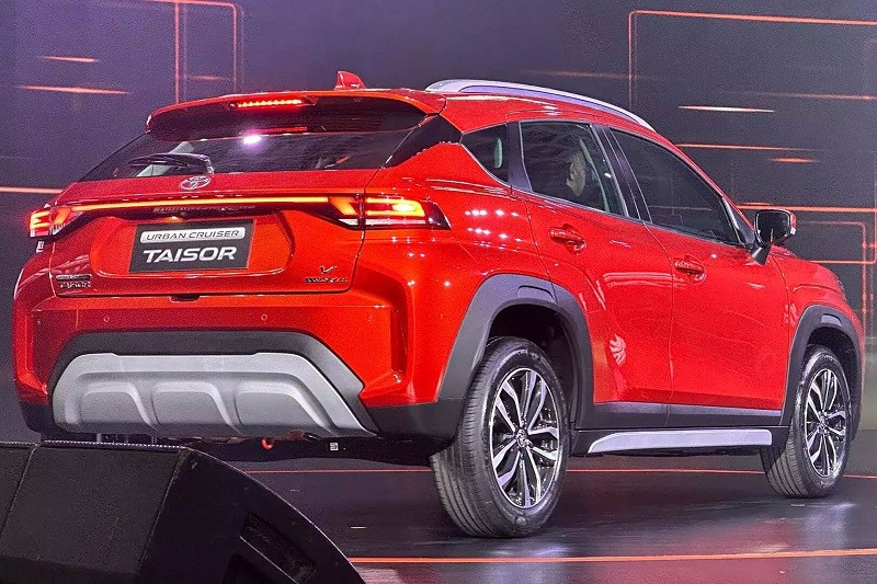 Cận cảnh Toyota Urban Cruiser Taisor vừa ra mắt tại Ấn Độ, giá từ 230 triệu đồng