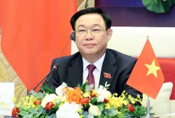 Chủ tịch Quốc hội Vương Đình Huệ điện đàm với Chủ tịch Thượng viện Campuchia Hun Sen