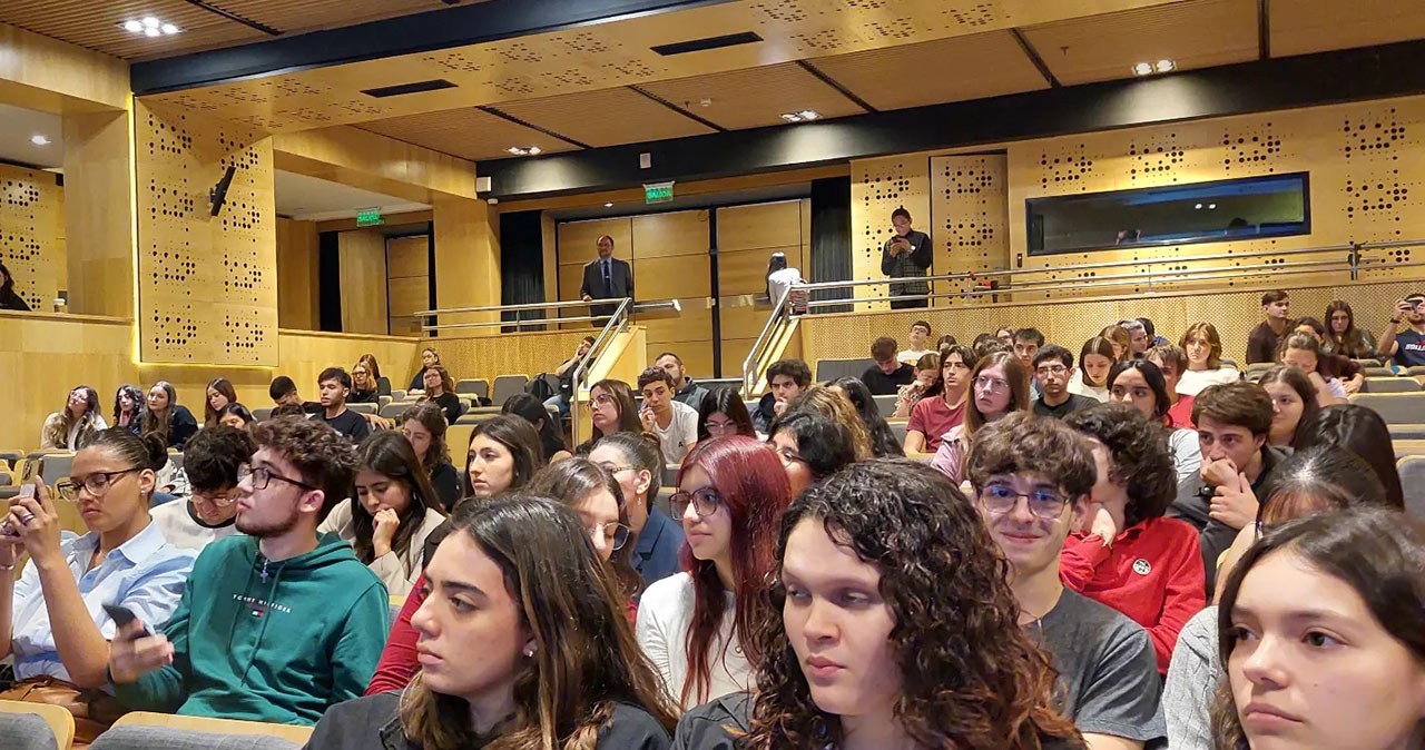 Đại diện các nước ASEAN tại Argentina trao đổi và giao lưu với sinh viên Đại học Doanh nghiệp UADE