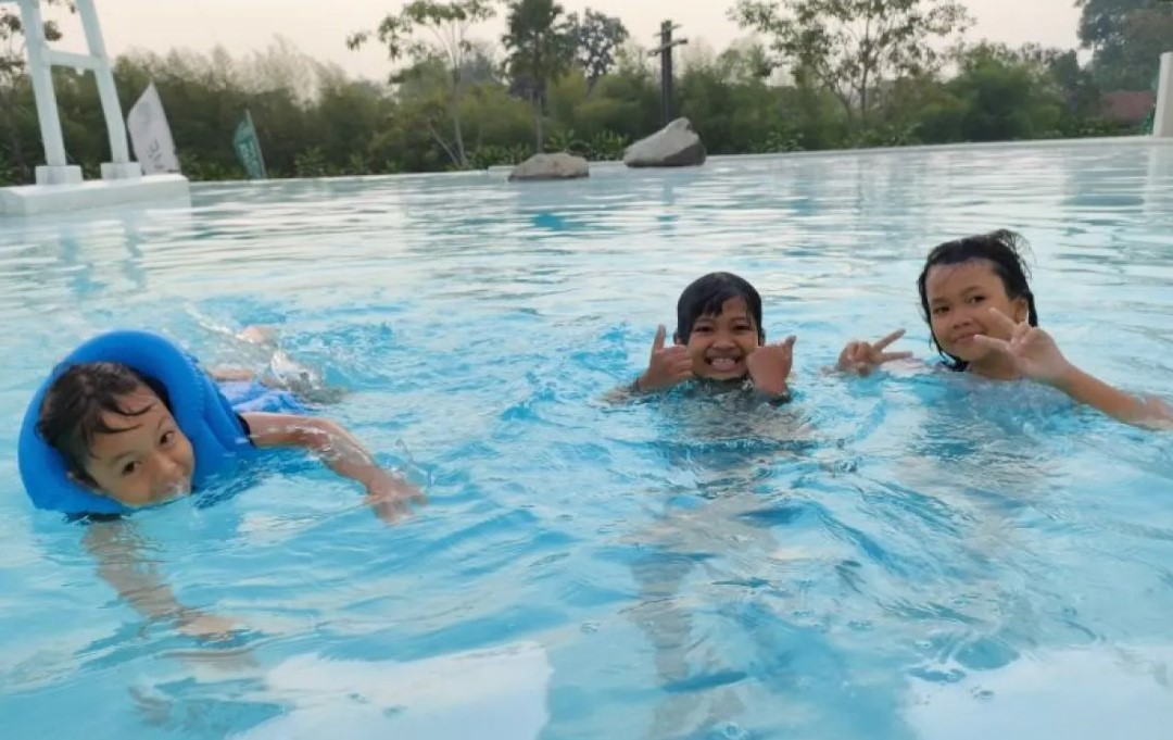 Các hoạt động thể chất như bơi lội có thể làm giảm nguy cơ béo phì, tiểu đường và bệnh tim mạch đồng thời hỗ trợ phát triển trí não và tăng cường kỹ năng nhận thức. (Nguồn: Antara) Các hoạt động thể chất như bơi lội có thể làm giảm nguy cơ béo phì, tiểu đường và bệnh tim mạch đồng thời hỗ trợ phát triển trí não và tăng cường kỹ năng nhận thức. (Nguồn: Antara)