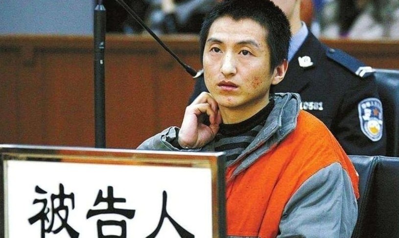 Lợi dụng vóc dáng nhỏ thó, một tên thanh niên đã trộm trót lọt báu vật ở Tử Cấm Thành