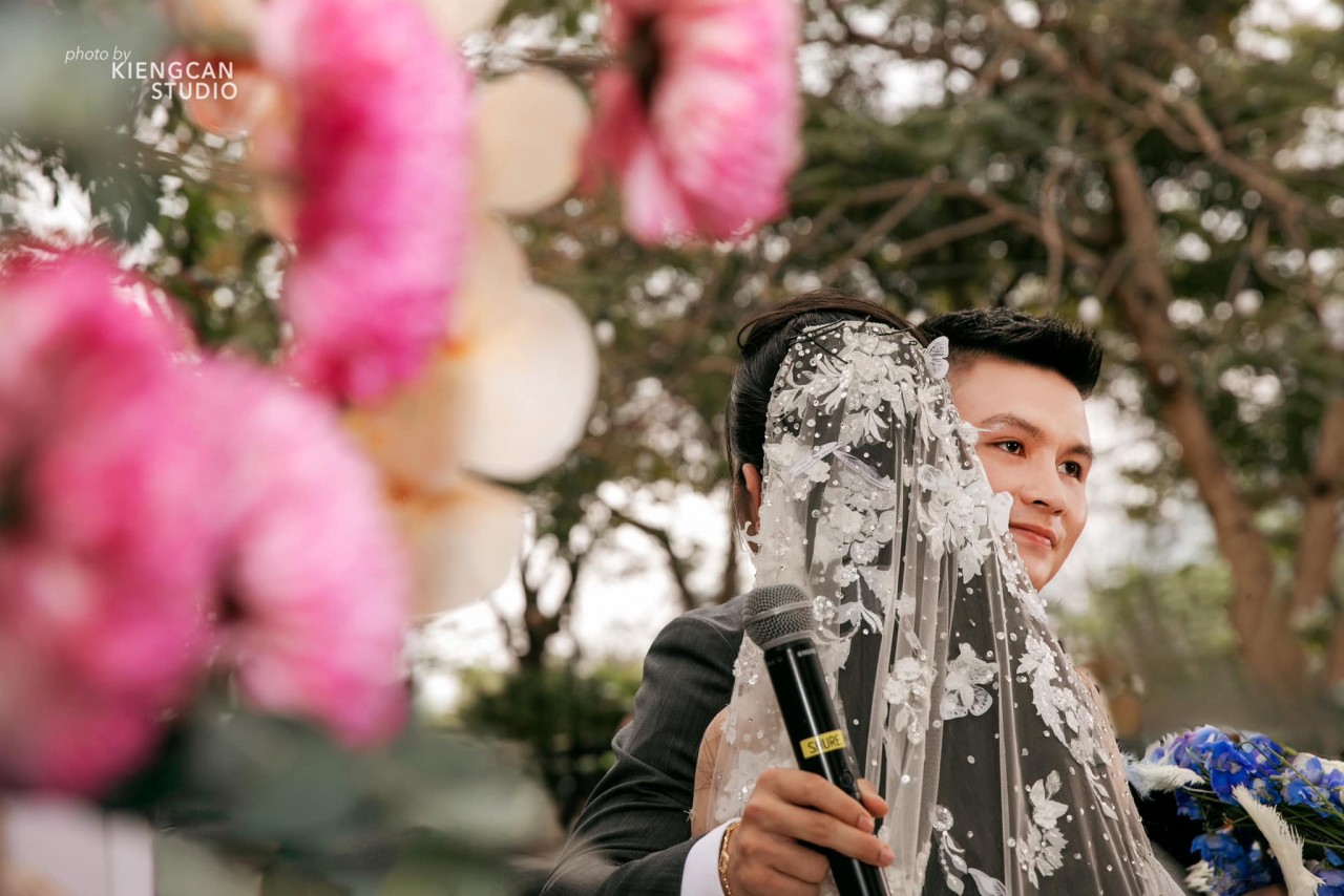 Ngắm loạt ảnh cưới đẹp như mơ của Quang Hải - Chu Thanh Huyền Ngắm loạt ảnh cưới đẹp như mơ của Quang Hải - Chu Thanh Huyền