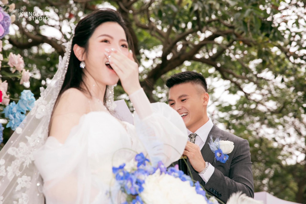 Ngắm loạt ảnh cưới đẹp như mơ của Quang Hải - Chu Thanh Huyền Ngắm loạt ảnh cưới đẹp như mơ của Quang Hải - Chu Thanh Huyền