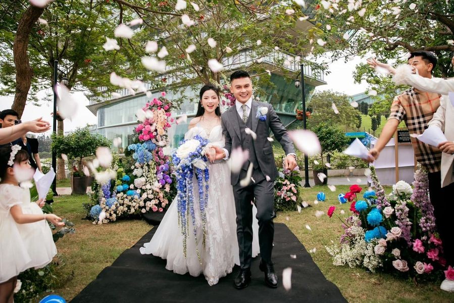 Ngắm loạt ảnh cưới đẹp như mơ của Quang Hải - Chu Thanh Huyền Ngắm loạt ảnh cưới đẹp như mơ của Quang Hải - Chu Thanh Huyền