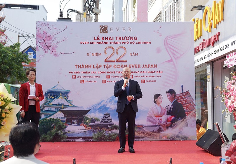 Ông Bùi Ngọc Sơn – Chủ tịch Ever Việt Nam phát biểu tại lễ khai trương.