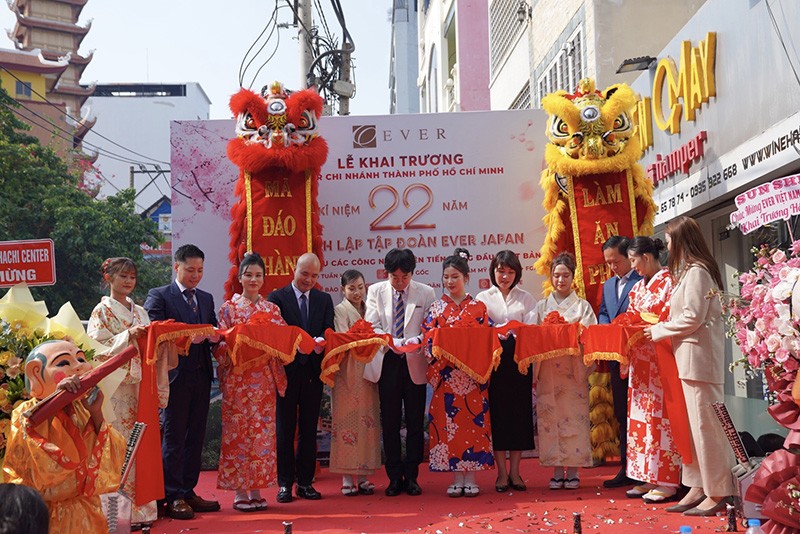 Lễ cắt băng ra mắt Ever Việt Nam chi nhánh TP. Hồ Chí Minh.