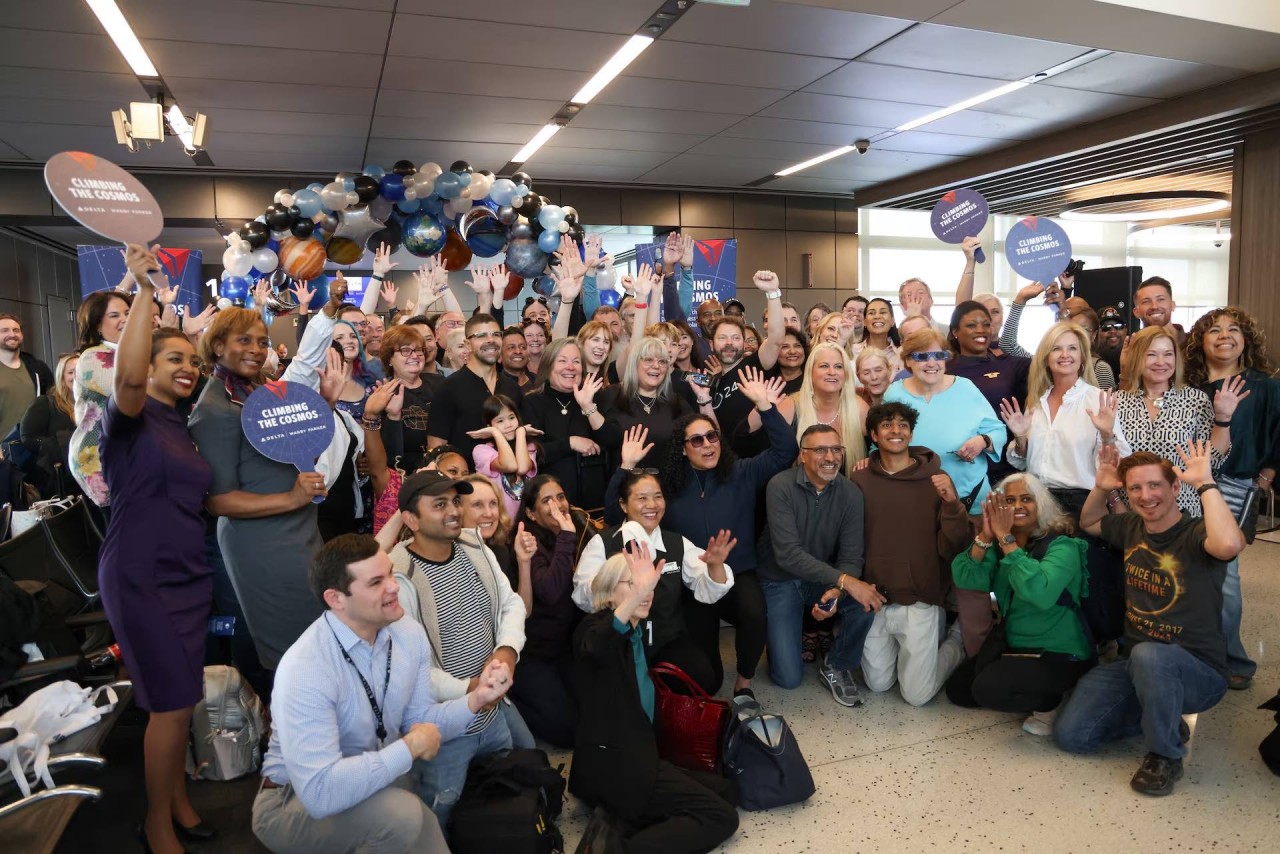 Khung cảnh Nhật thực toàn phần, ‘kỳ quan’ vũ trụ làm mê mẩn hàng triệu người Bắc Mỹ