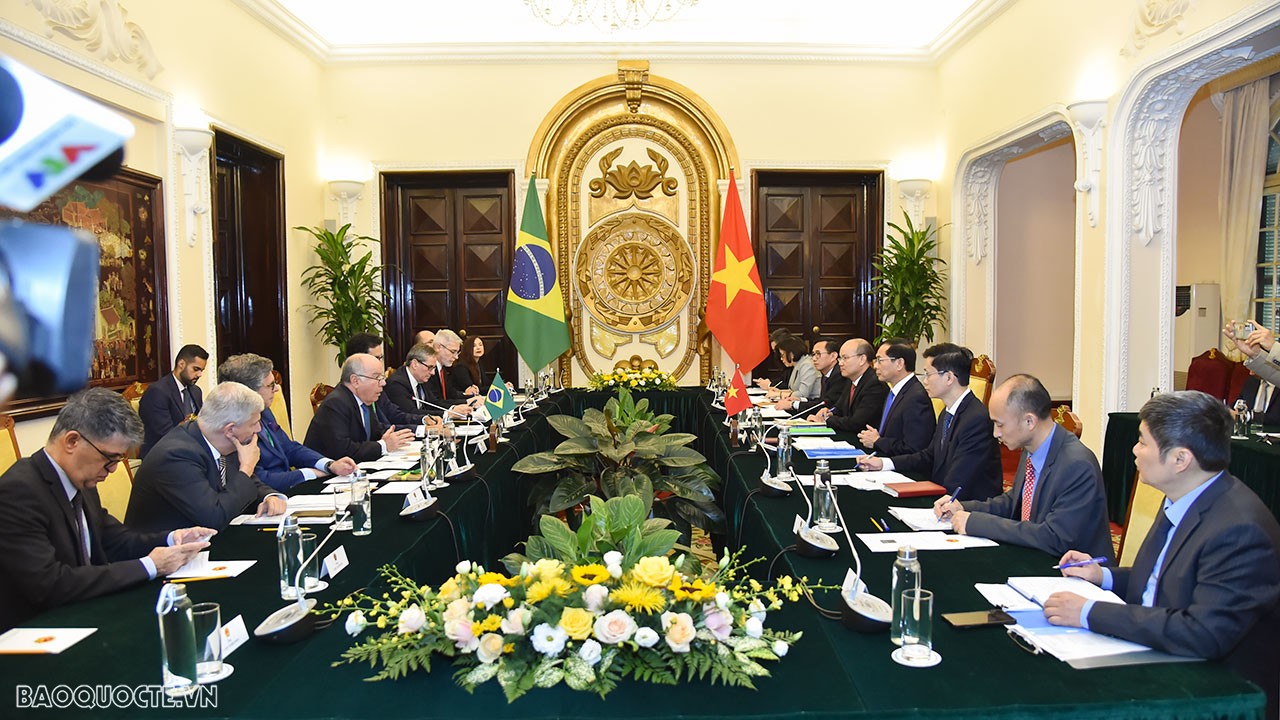 Các lĩnh vực nông nghiệp, khoa học - công nghệ, văn hóa, thể thao, du lịch, giao lưu nhân dân... được hai bên quan tâm thúc đẩy. Các lĩnh vực nông nghiệp, khoa học - công nghệ, văn hóa, thể thao, du lịch, giao lưu nhân dân... được hai bên quan tâm thúc đẩy.