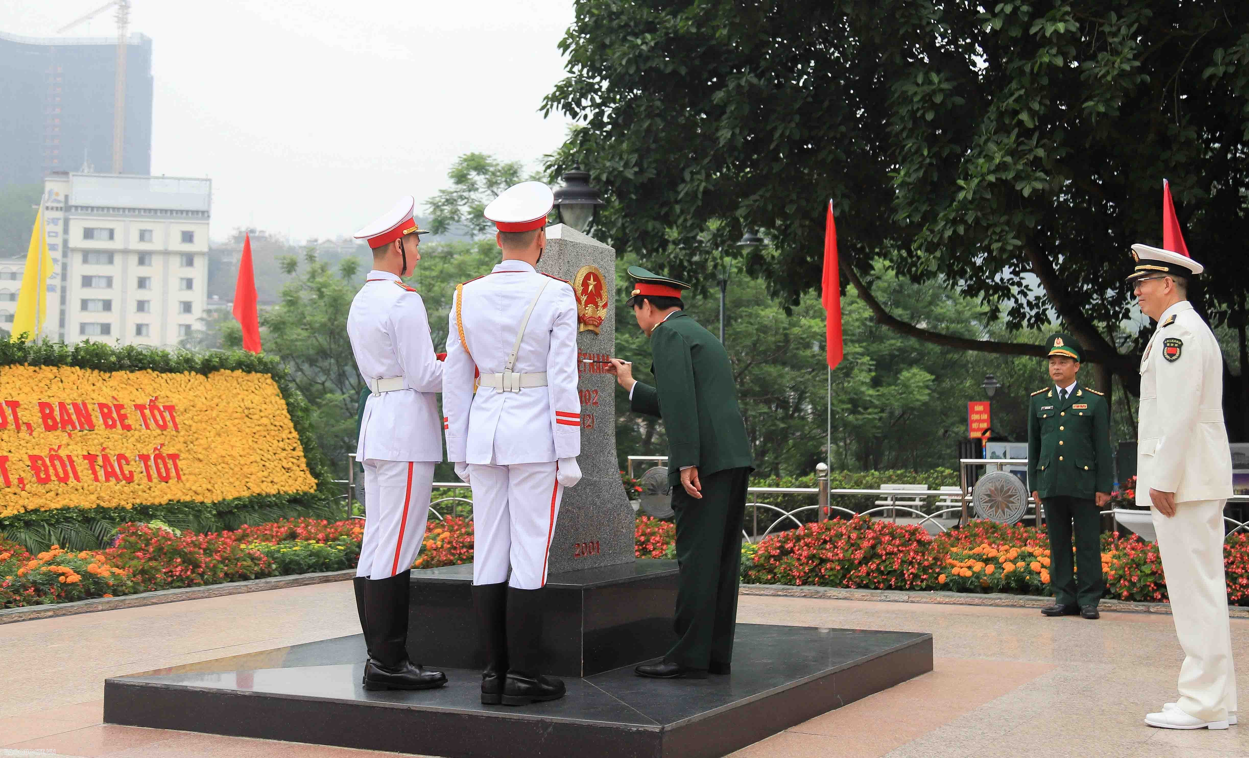 Giao lưu hữu nghị quốc phòng biên giới Việt Nam   Trung Quốc lần thứ 8 chính thức bắt đầu