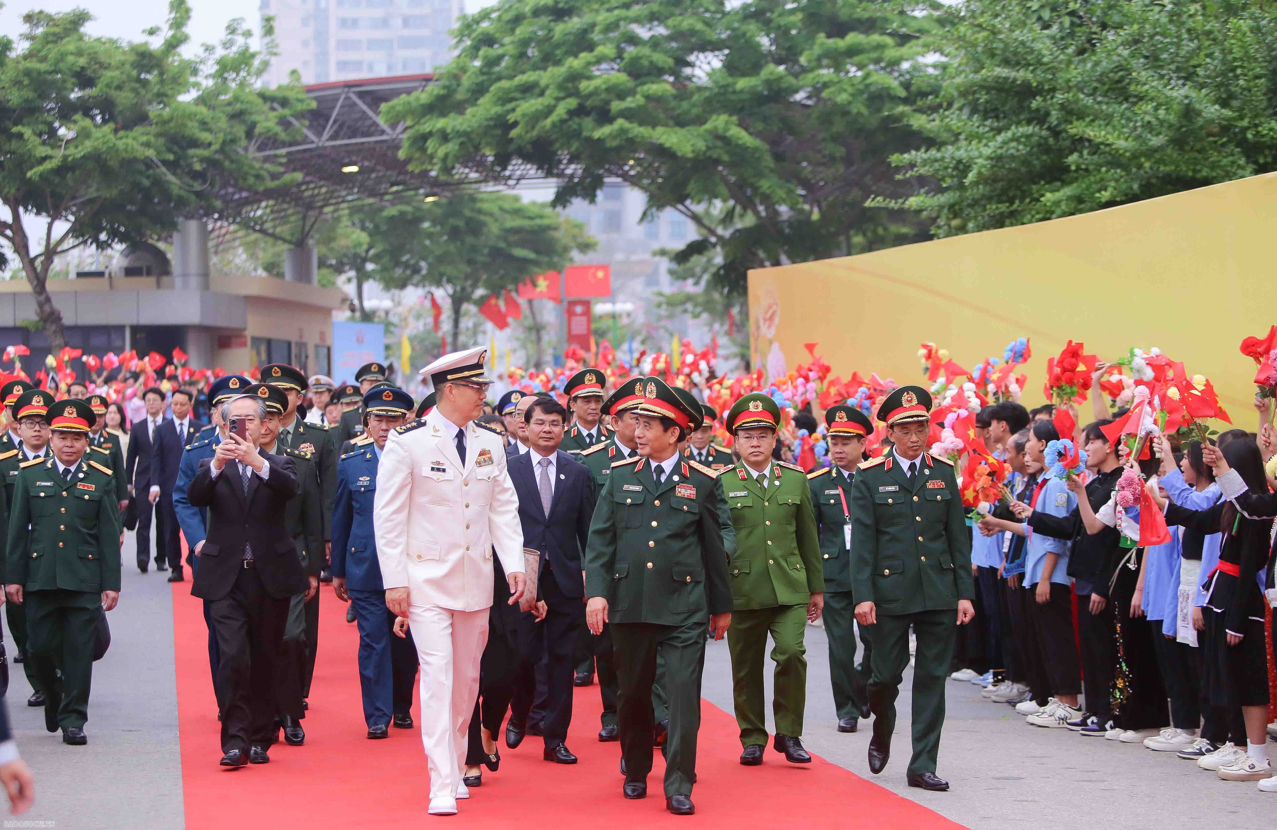 Giao lưu hữu nghị quốc phòng biên giới Việt Nam   Trung Quốc lần thứ 8 chính thức bắt đầu