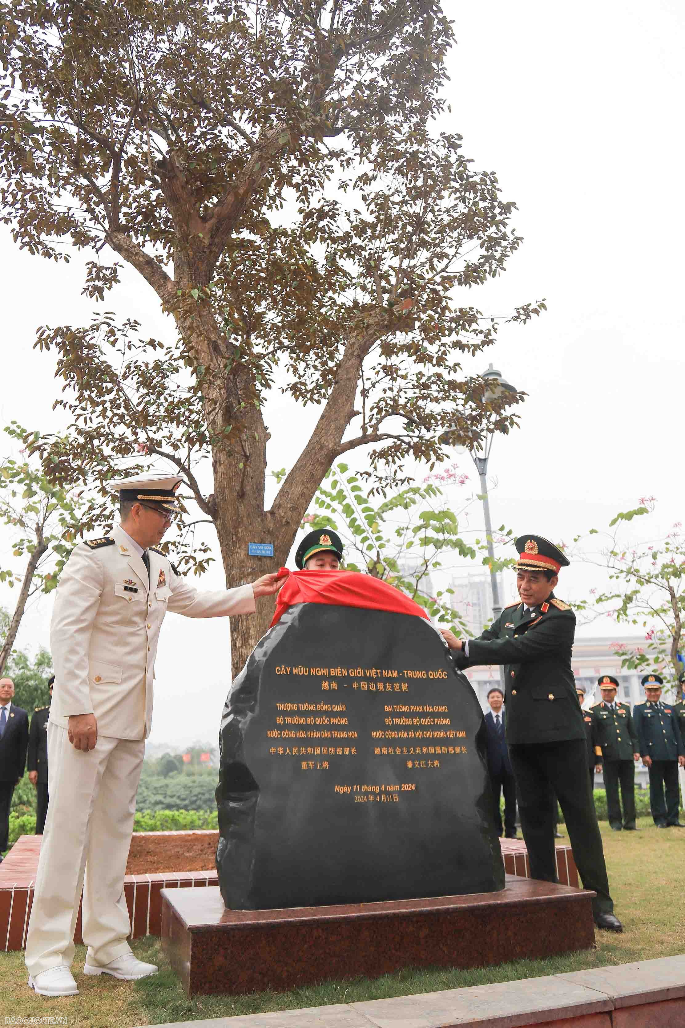 Giao lưu hữu nghị quốc phòng biên giới Việt Nam   Trung Quốc lần thứ 8 chính thức bắt đầu