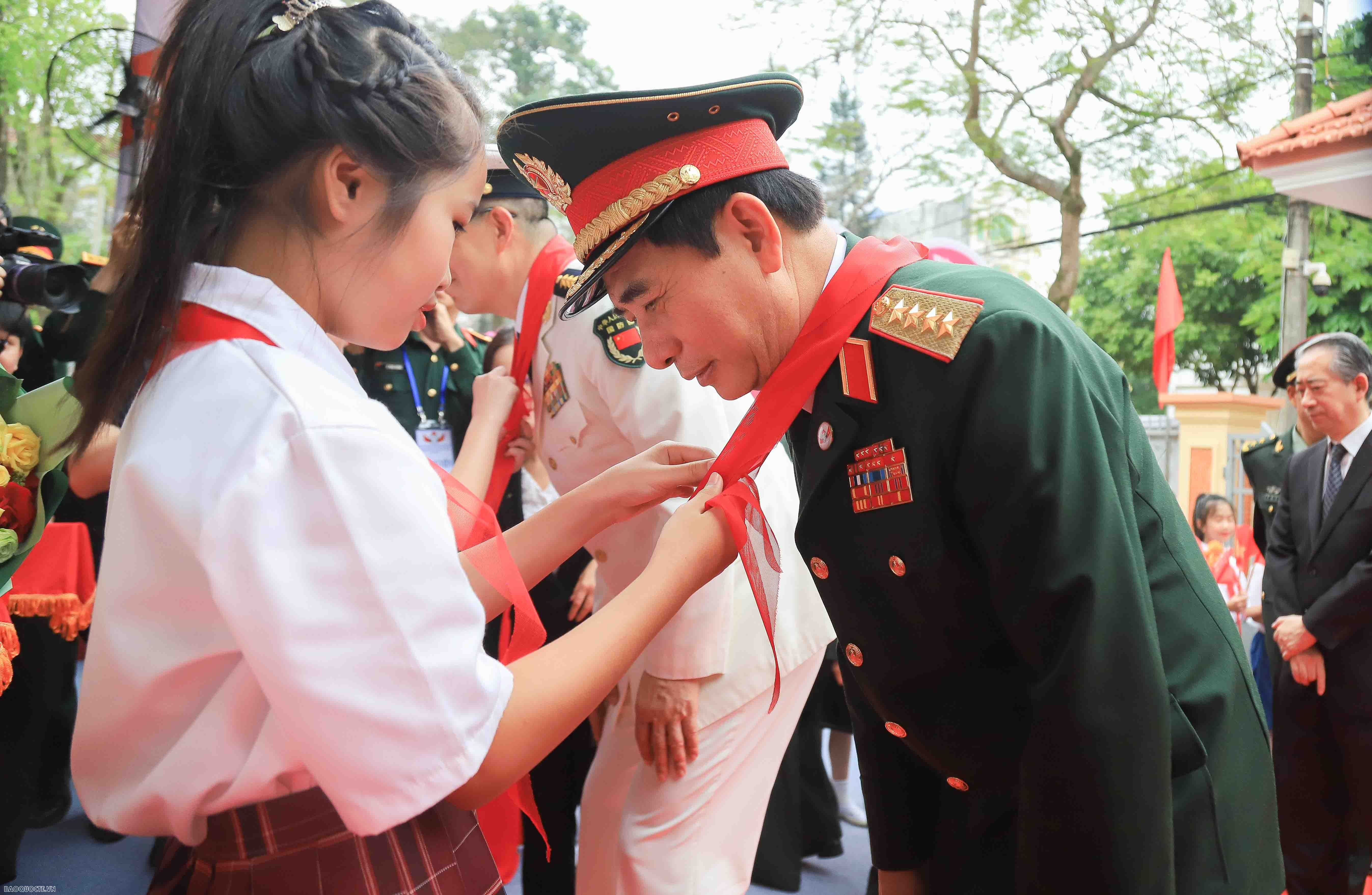 Giao lưu hữu nghị quốc phòng biên giới Việt Nam   Trung Quốc lần thứ 8 chính thức bắt đầu