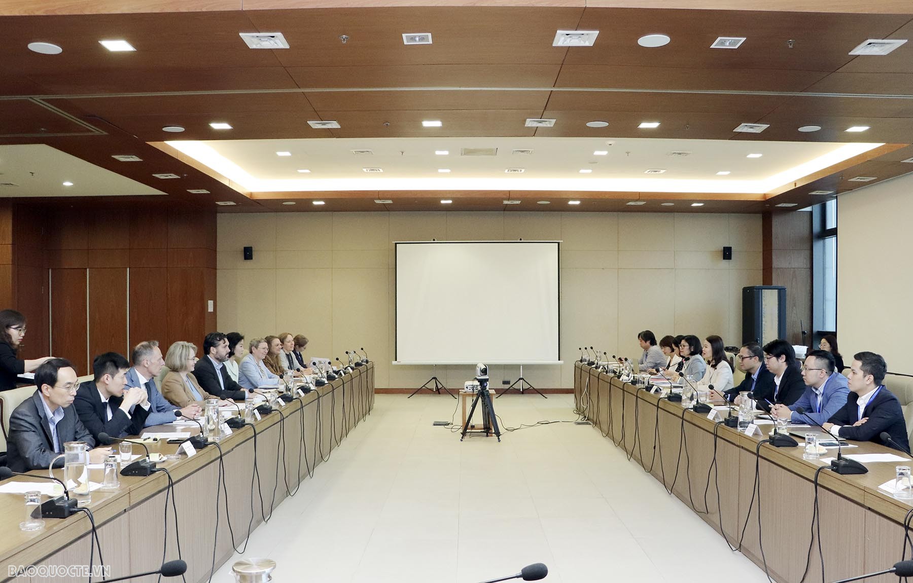 Thứ trưởng Ngoại giao Nguyễn Minh Hằng chủ trì làm việc với đoàn cấp cao P4G