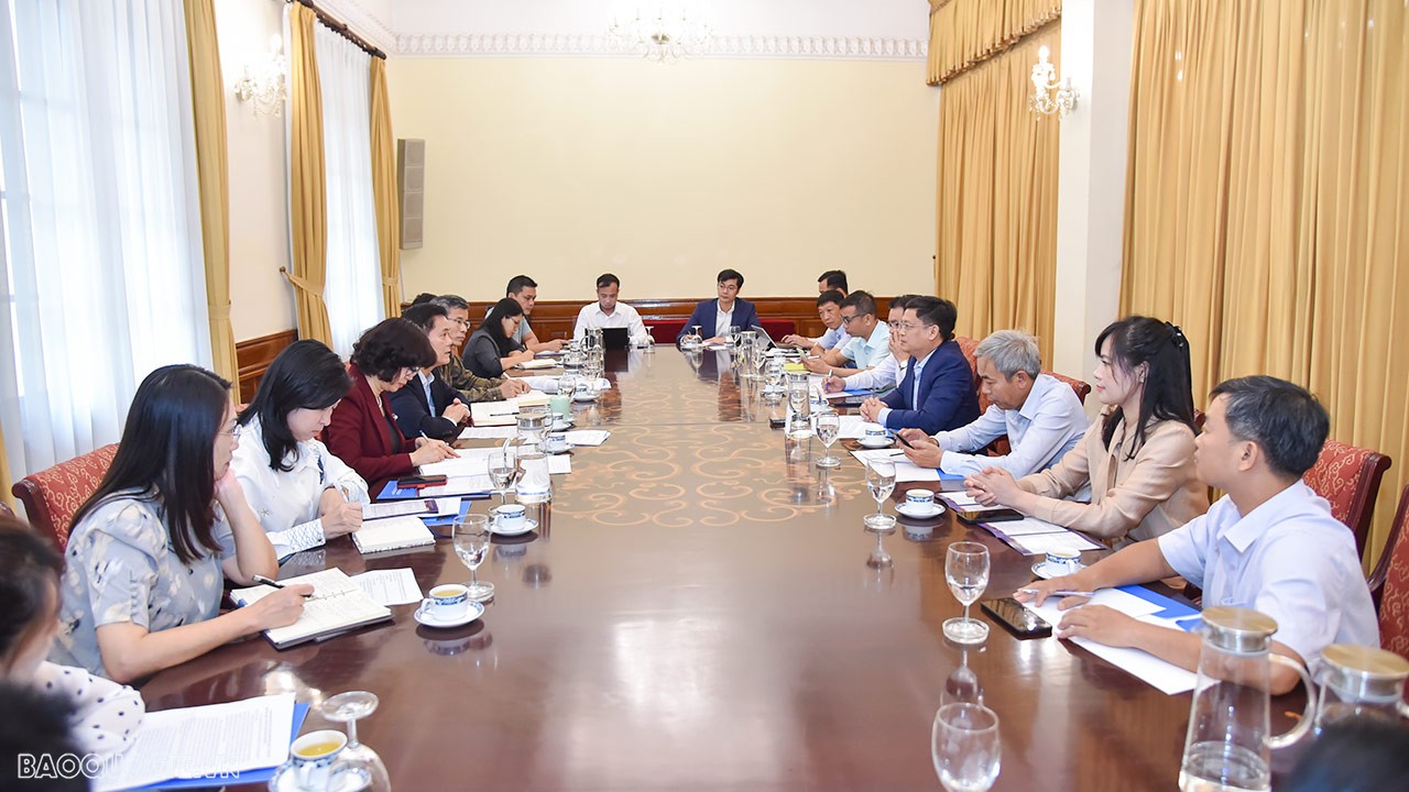 Ngày 11/4/2024, Thứ trưởng Ngoại giao Hà Kim Ngọc làm việc với Lãnh đạo tỉnh Thừa Thiên Huế. (Ảnh: Anh Sơn)