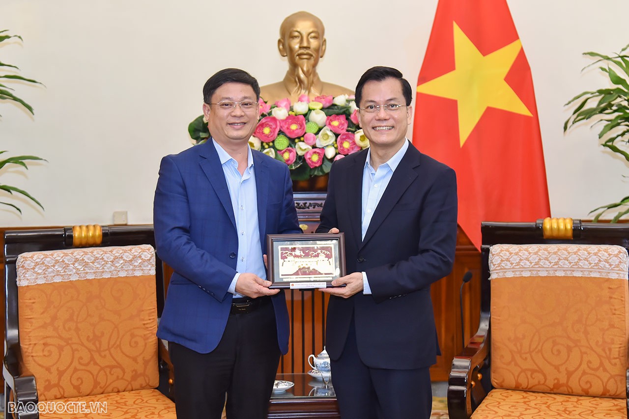 Ngày 11/4/2024, Thứ trưởng Ngoại giao Hà Kim Ngọc làm việc với Lãnh đạo tỉnh Thừa Thiên Huế. (Ảnh: Anh Sơn)